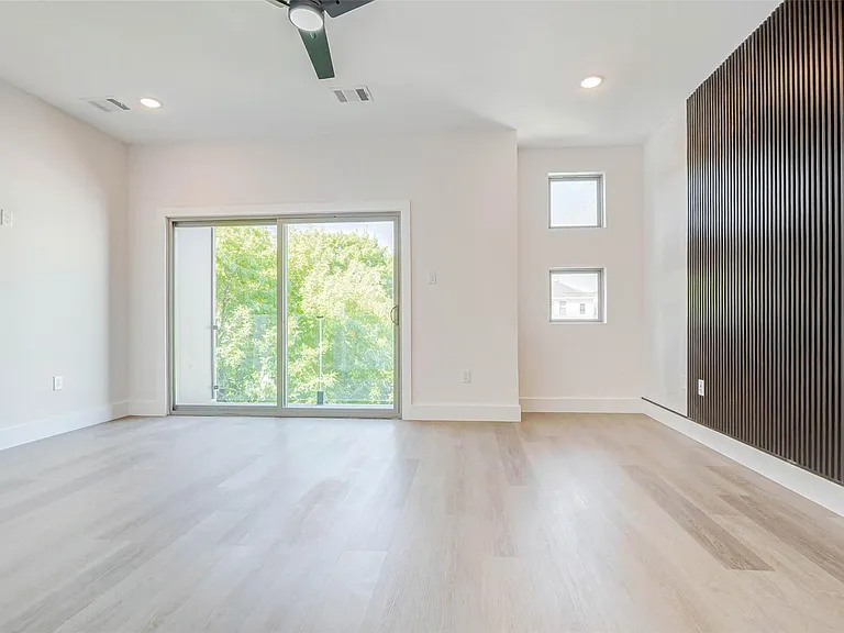 5638 Dolores St — Photo 23