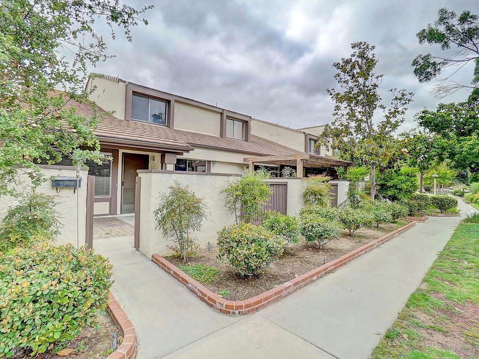 1st image of 24686 Golfview Dr