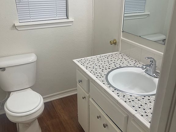 5th image of 2202 Donna Dr