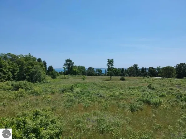 2114 N Belanger Creek Dr #11, Suttons Bay, MI 49682