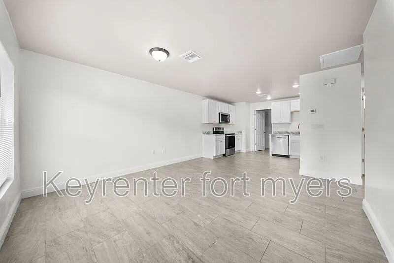 3 bed, 2.0 bath, 1050 sqft, $1,450 — Photo 4