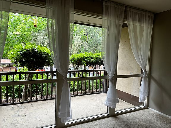 2nd image of 6 Forest Ln