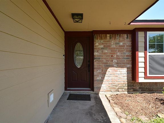 5th image of 711 Cascade Creek Dr