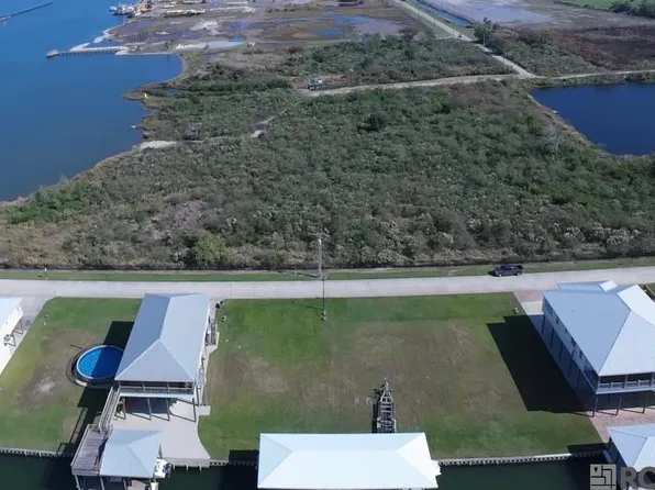 13 Sandy Point Dr, Grand Isle, LA 70358
