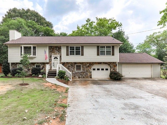 1st image of 109 Village Ct