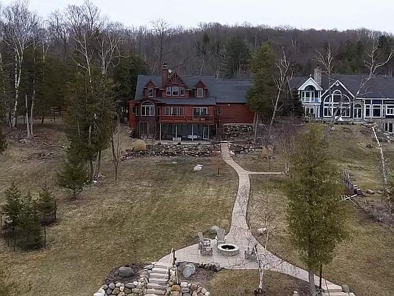 3rd image of 136 Lake St