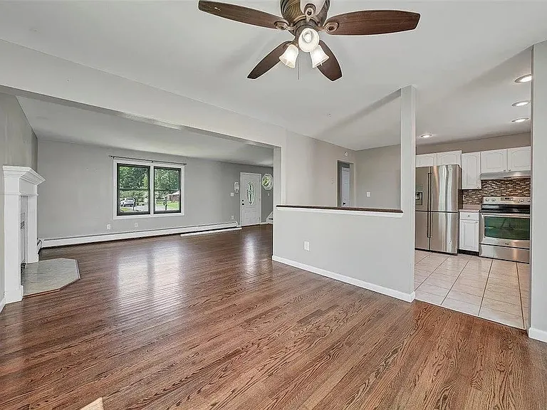 54 Capital Dr — Photo 22