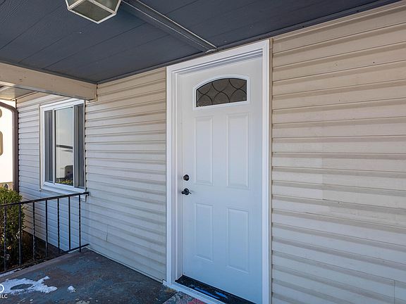5th image of 4934 Manker St