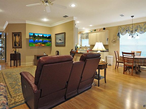 2nd image of 1841 Hollylake Cir