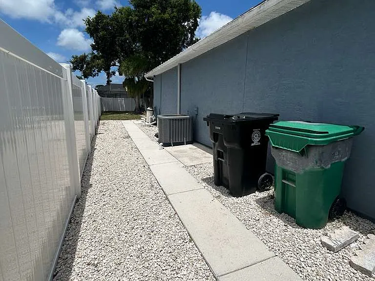 967 SW Aviation Ave — Photo 44