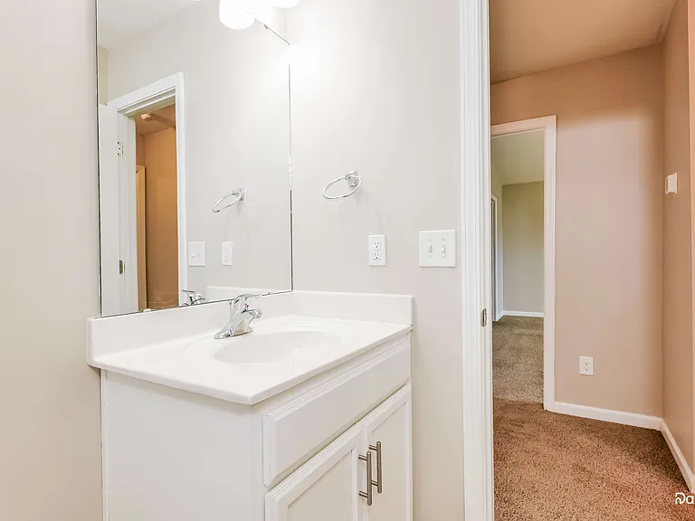 207 Sawyer Ln N — Photo 14
