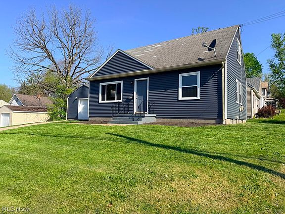 2nd image of 2033 Eastlawn Ave