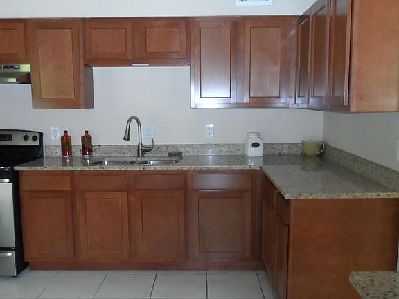 5th image of 220 N Cypress Way
