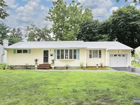 168 Momar Dr, Ramsey, NJ 07446