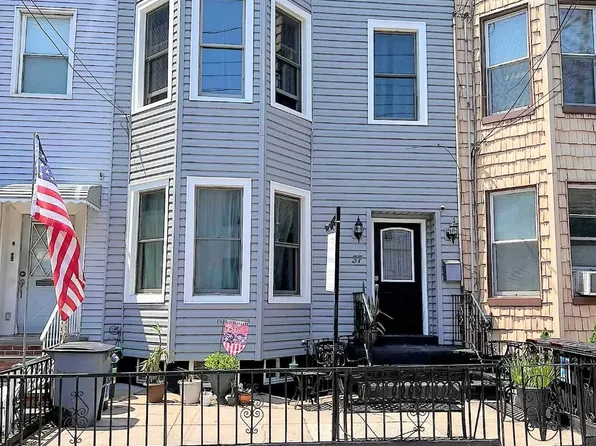 37 Hausman St, Brooklyn, NY 11222