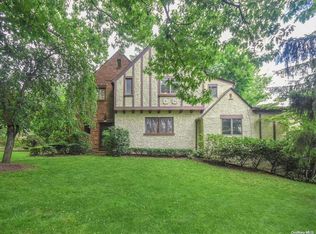 103 Luquer Rd, Port Washington, NY 11050