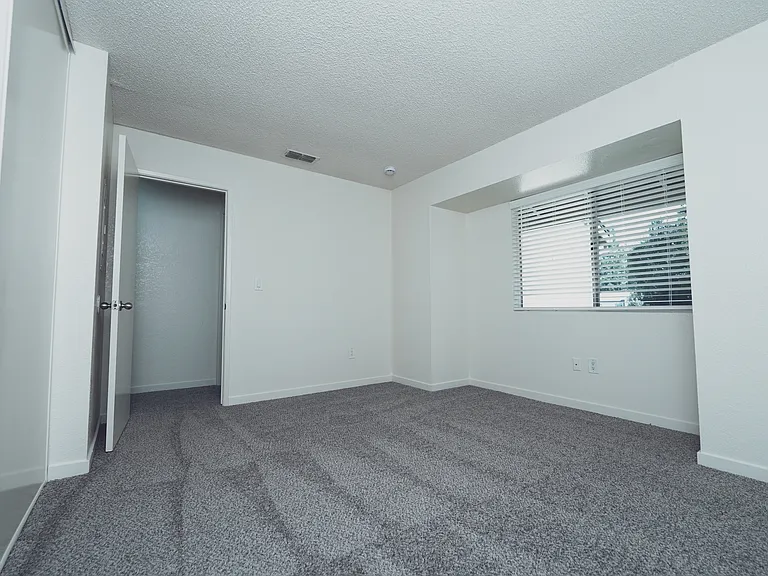 Foxworth Apartments — Photo 24