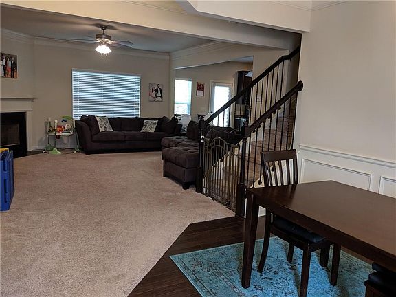 2nd image of 818 Pine Ln