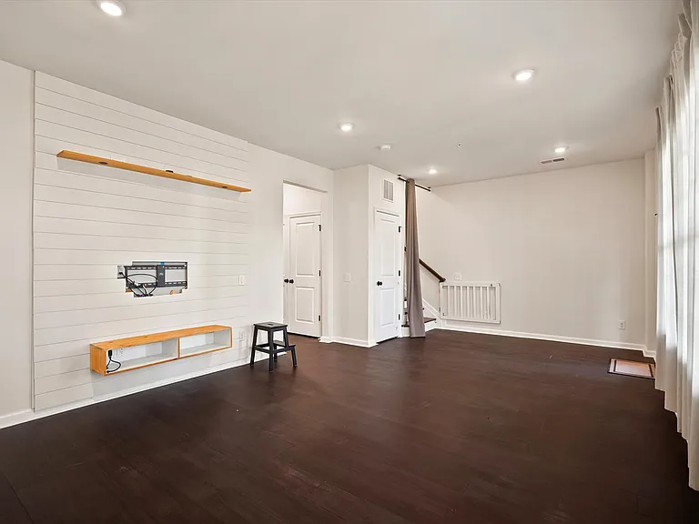 443 Tall Oaks Dr — Photo 21