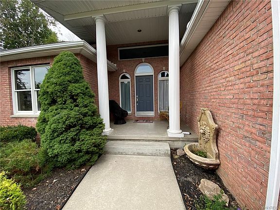 3rd image of 253 Woodstream Dr
