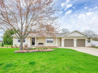 2480 Valley Haven Ln, Green Bay, WI 54311