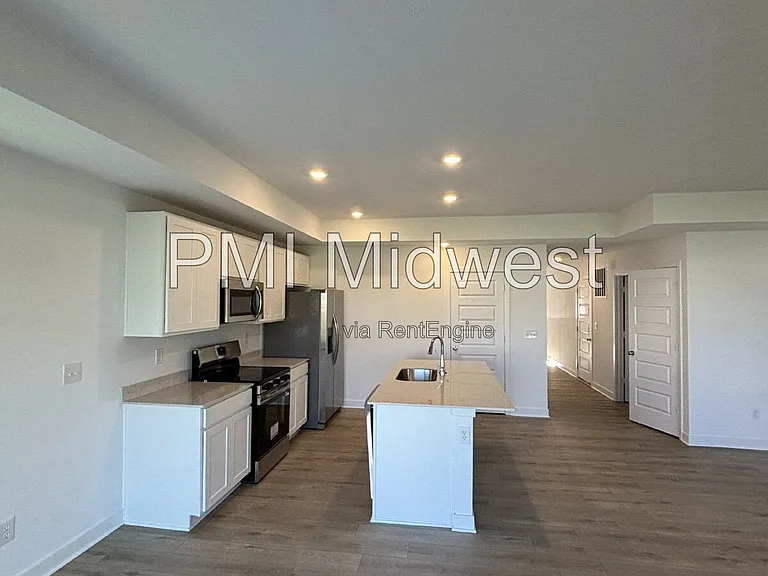 8816 Georgina St — Photo 4