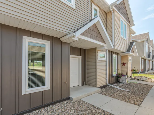 803 14th St SE, Mandan, ND 58554