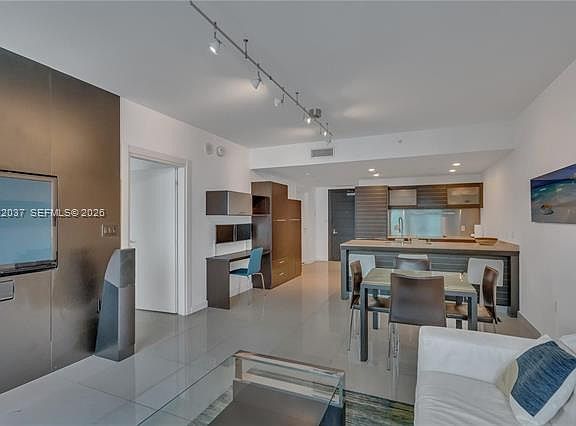 3rd image of 200 Biscayne Blvd #3911