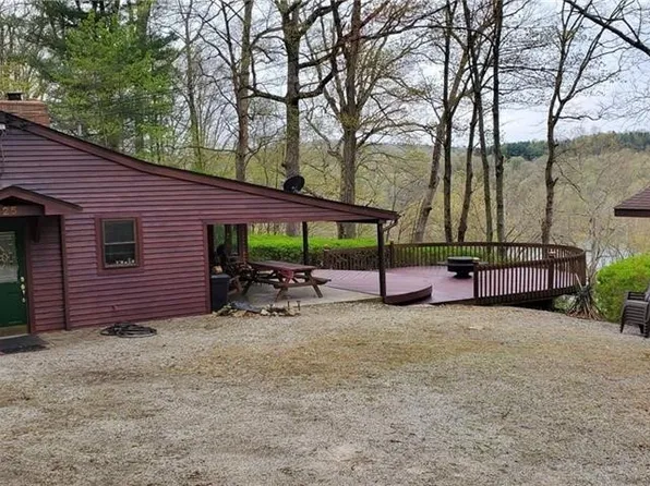 25 Edgewood Dr, Perrysville, OH 44864
