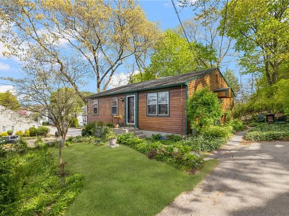 4 Rhodes St, Pawtucket, RI 02860