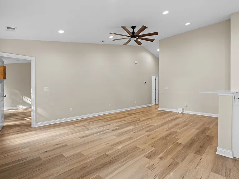 1562 Lincoln Ave — Photo 13