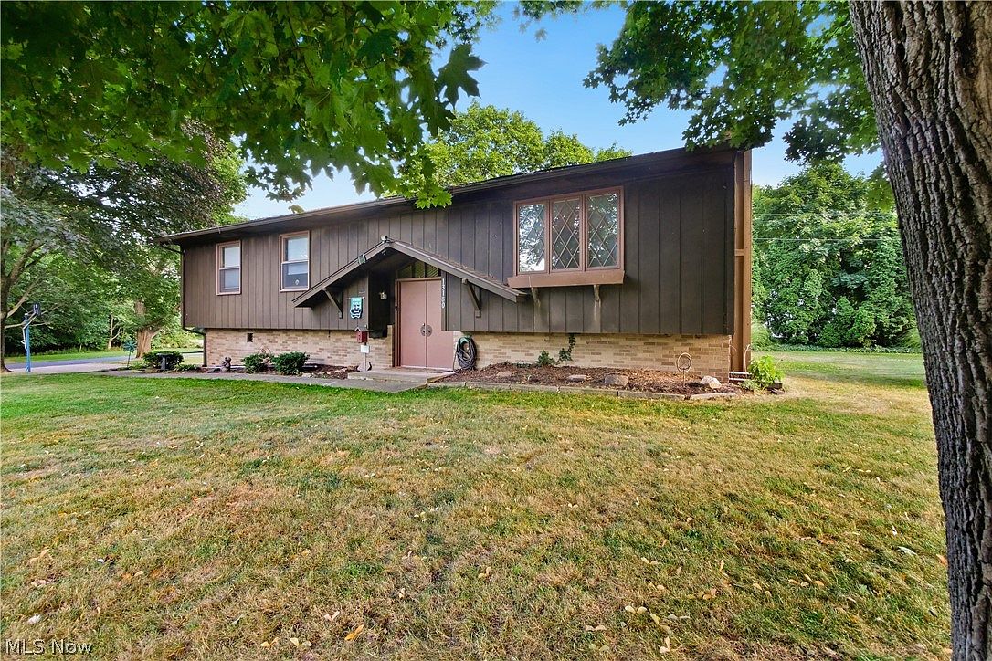 13180 Crestview Cir NW, Uniontown, OH 44685 | Zillow