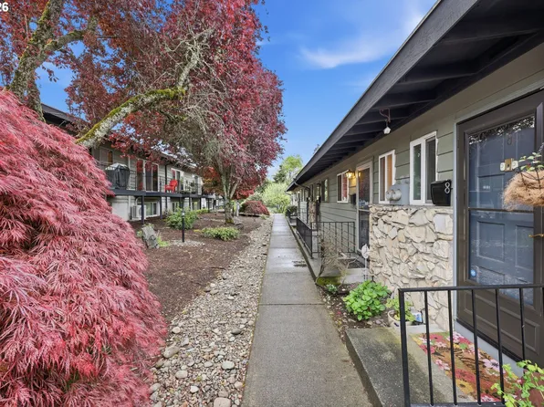 1550 SE Lava Dr APT 9, Milwaukie, OR 97222