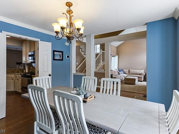 5th image of 13 Rolling Hills Dr