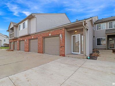 4577 N Thornhill Dr #102B, Peoria, IL, 61615