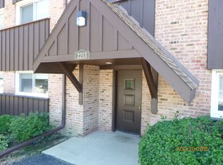 2213 Arbor Cir APT 4, Downers Grove, IL 60515