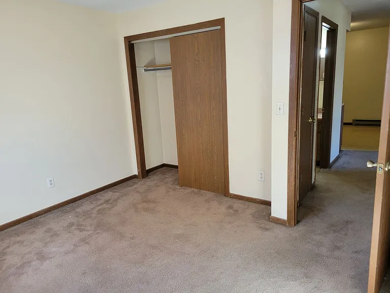 211 W Johnson St — Photo 15