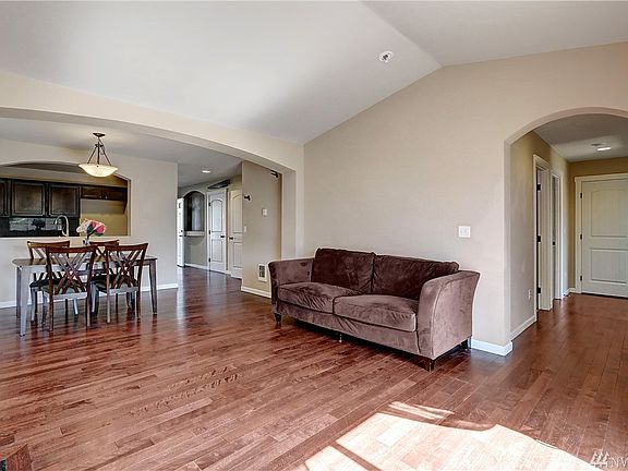 3rd image of 466 Petersen Dr E
