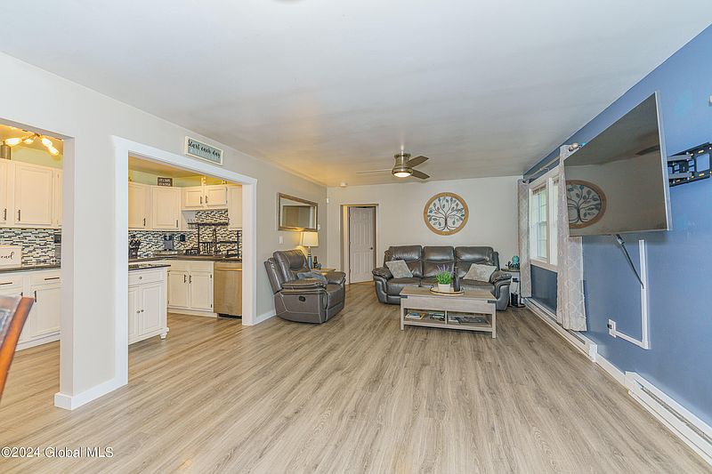 5th image of 1011 Rose Avenue