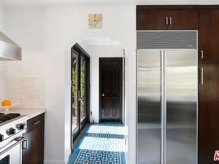2591 Amherst Ave — Photo 10
