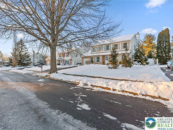 3rd image of 104 Sacramento Dr
