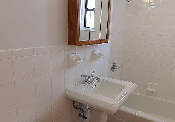 3rd image of 2335 Broadway APT 4D
