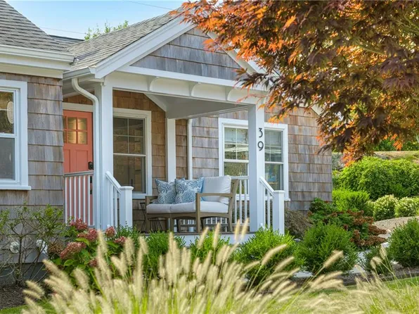 39 Bateman Ave, Newport, RI 02840