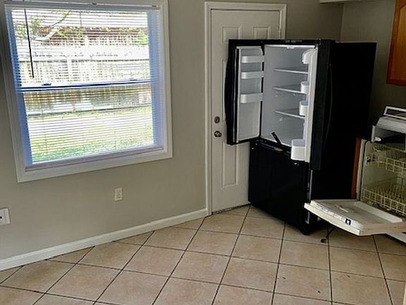 5th image of 807 Hardy Ave Unit 8