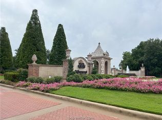 4310 Willowick Dr, Bryan, TX 77802