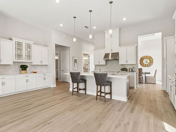 5th image of 331 Sandy Bluff Dr
