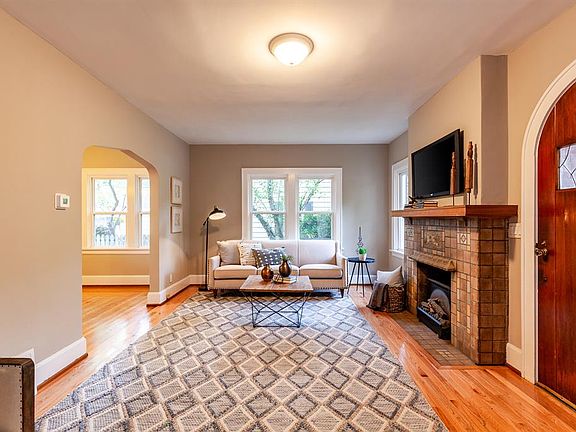 4th image of 3832 Indianview Ave