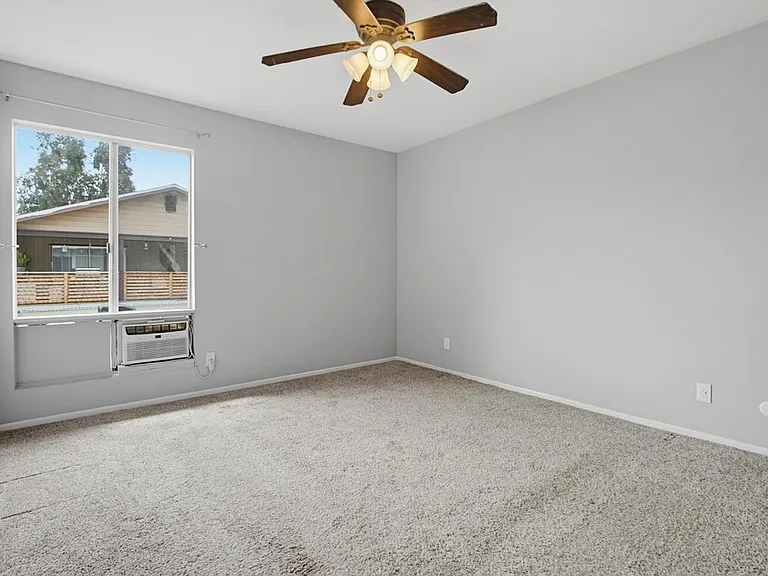 512 Sandalwood Pl — Photo 28