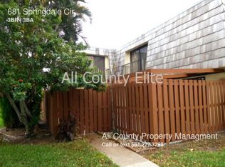 681 Springdale Cir, Palm Springs, FL 33461