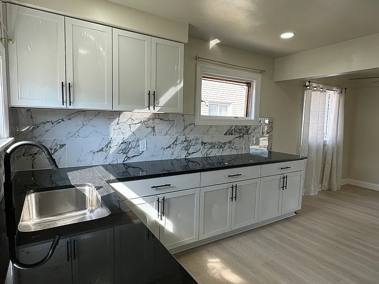 9914 Fox Ave — Photo 9